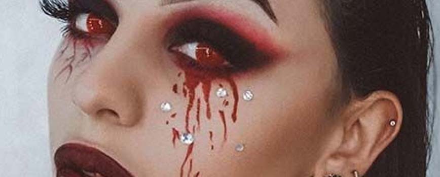 ¿Cómo dibujar lágrimas de vampiro para añadir terror al maquillaje?