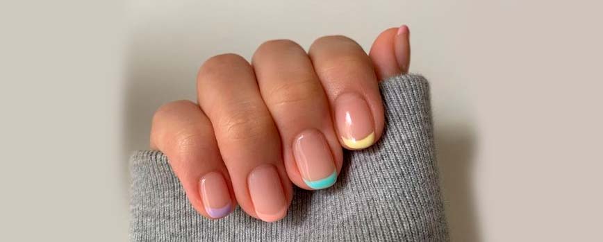 Manicura francesa de colores